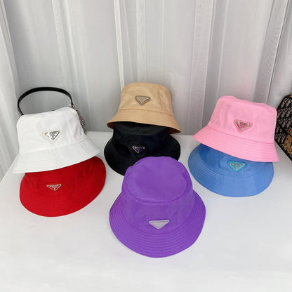 Modny kapelusz typu Bucket z trójkątnym logo | Luksusowy projektant bawełniany kapelusz