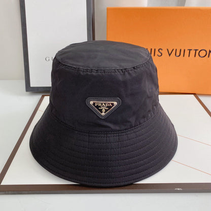 Szybkoschnący kapelusz typu Bucket z logo w kształcie trójkąta