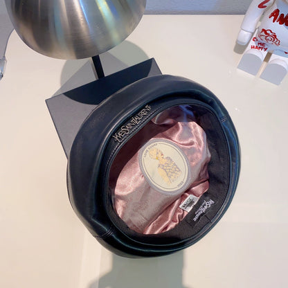 Elegante Baskenmütze aus genarbtem Leder | Luxuriöser Designerhut