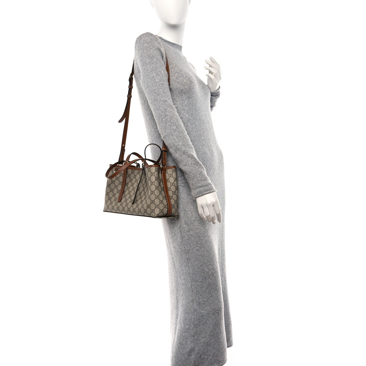 Bolso tote largo clásico con emblema de monograma Beige
