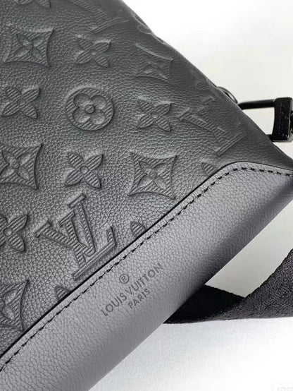 Minimalist Detachable Pouch Crossbody Chest Bag