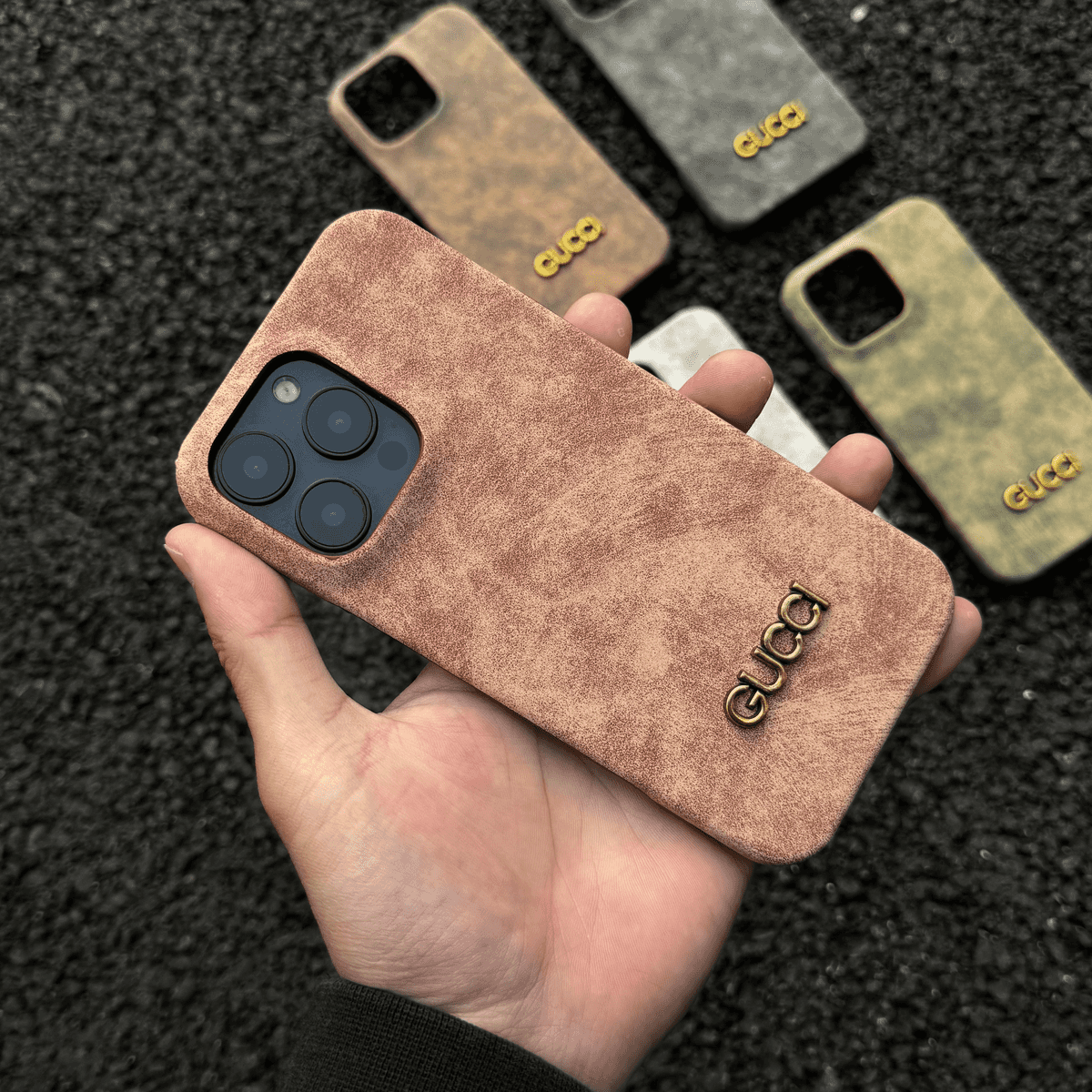 Klasyczne, zamszowe etui na iPhone'a w stylu vintage