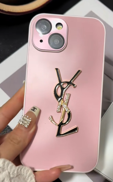 Eleganckie etui Letter Shine x Mono na iPhone'a